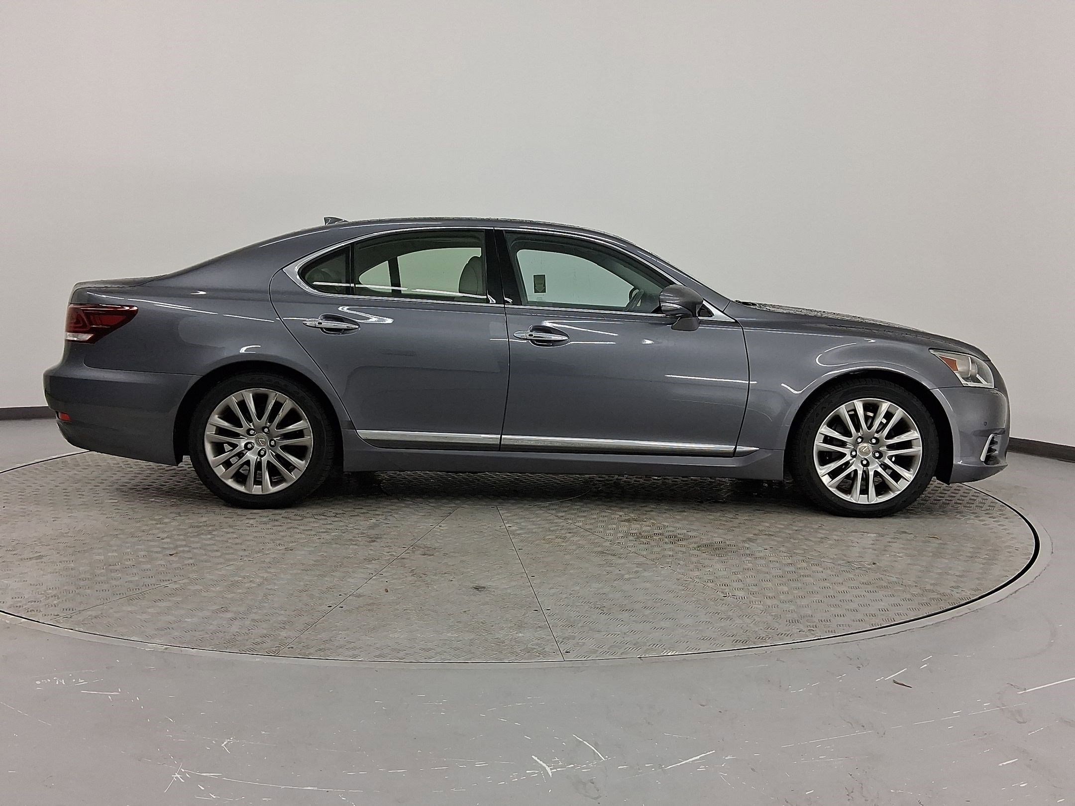 Used 2014 Lexus LS 460 image 8