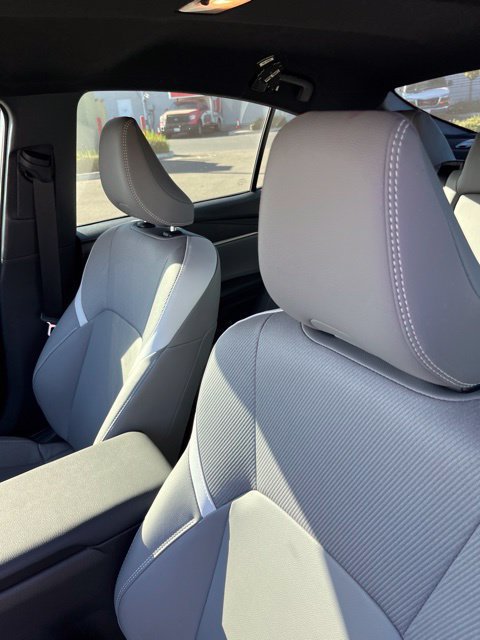 Used 2025 Toyota Camry SE w/ Multimedia Upgrade Package FWD image 5
