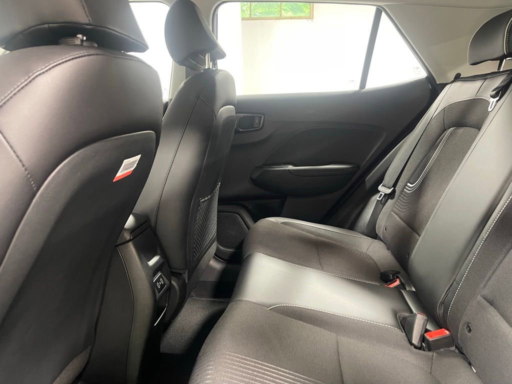 Used 2024 Hyundai Venue Limited FWD image 21
