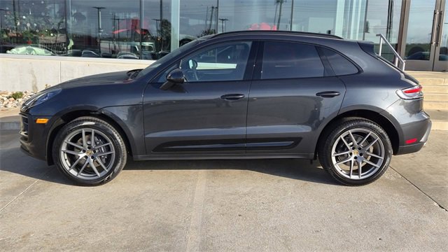 Certified 2025 Porsche Macan image 2