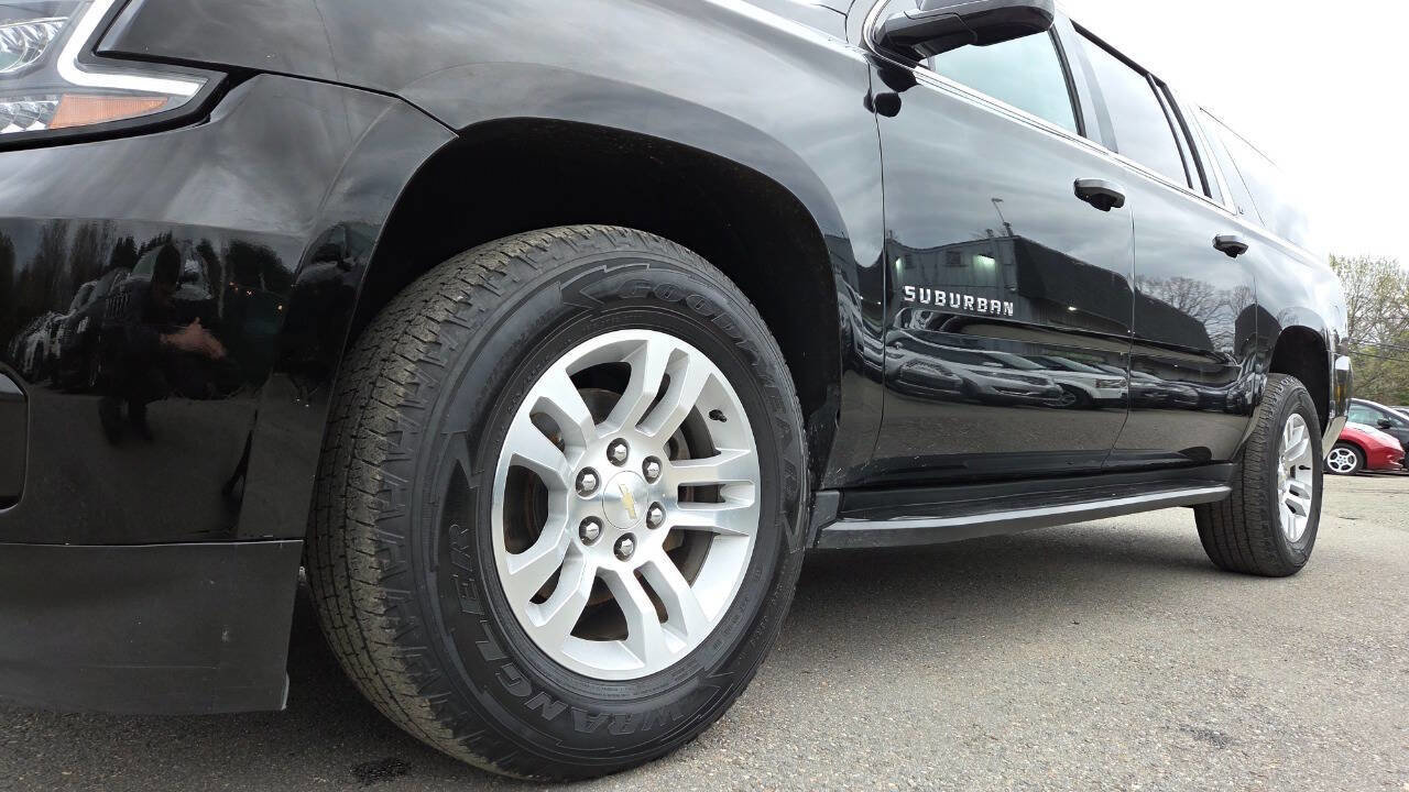 Used 2019 Chevrolet Suburban LT AWD/4WD image 7