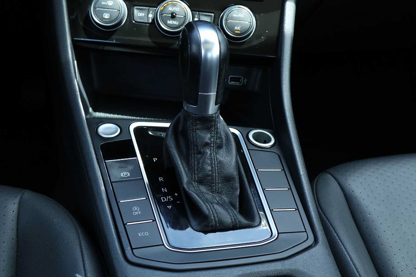 Used 2019 Volkswagen Jetta SE FWD image 17