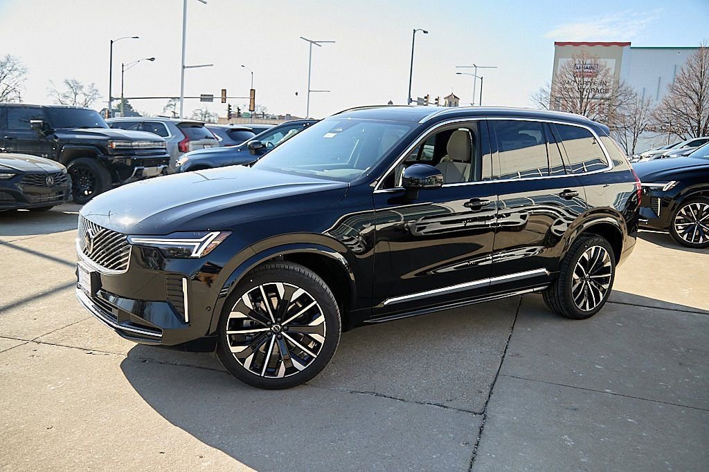 New 2026 Volvo XC90 B6 Plus w/ Protection Package image 3