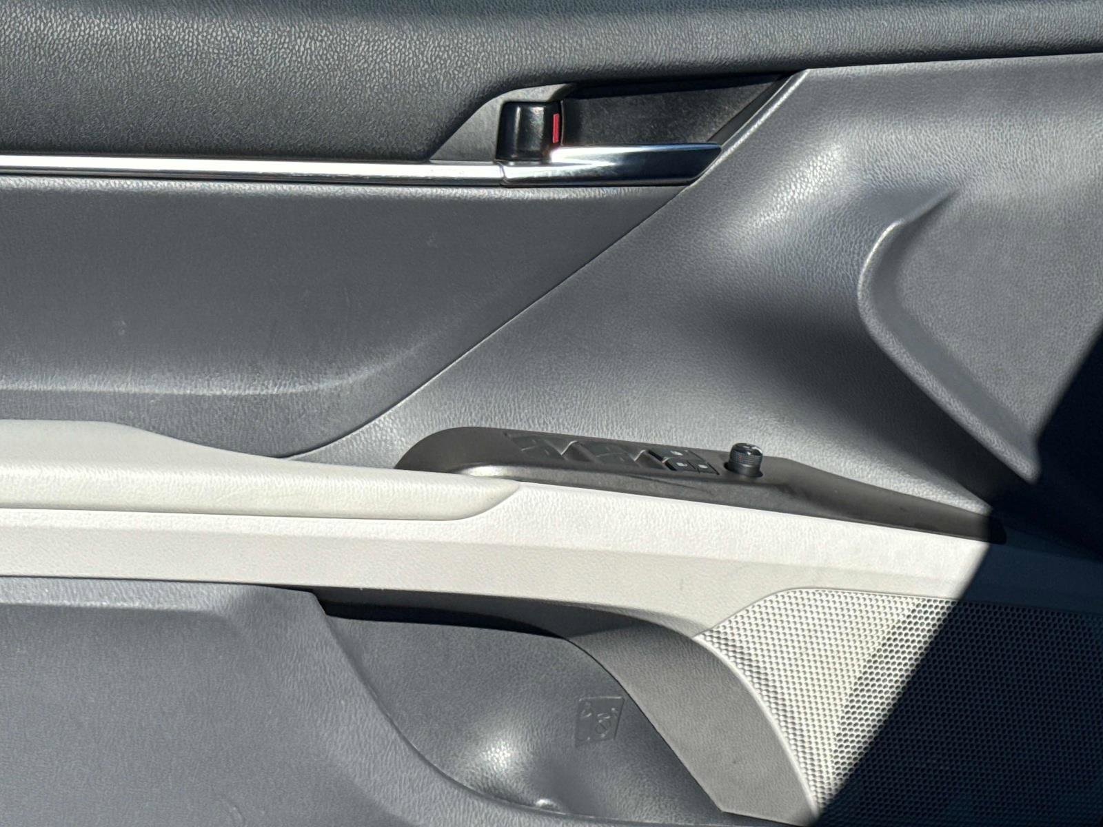 Used 2021 Toyota Camry LE image 17