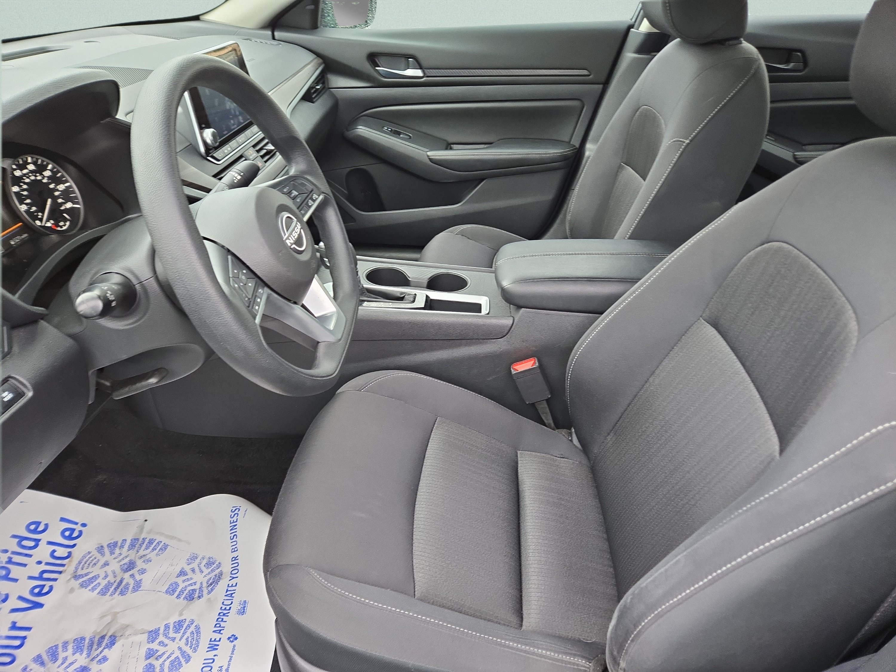 Used 2025 Nissan Altima 2.5 SV FWD image 11