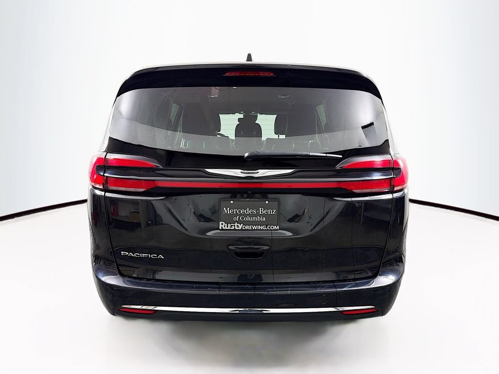 Used 2022 Chrysler Pacifica Touring-L FWD image 6