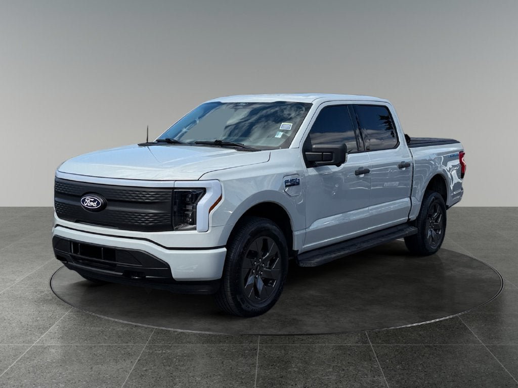 Used 2024 Ford F150 Lightning XLT AWD/4WD image 4