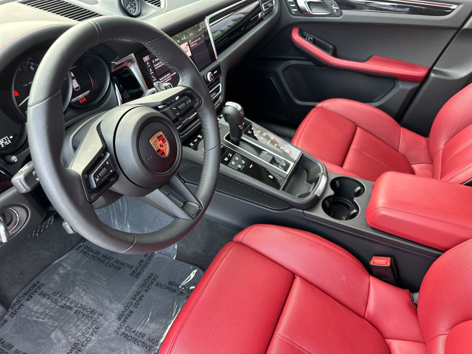 Used 2025 Porsche Macan image 4