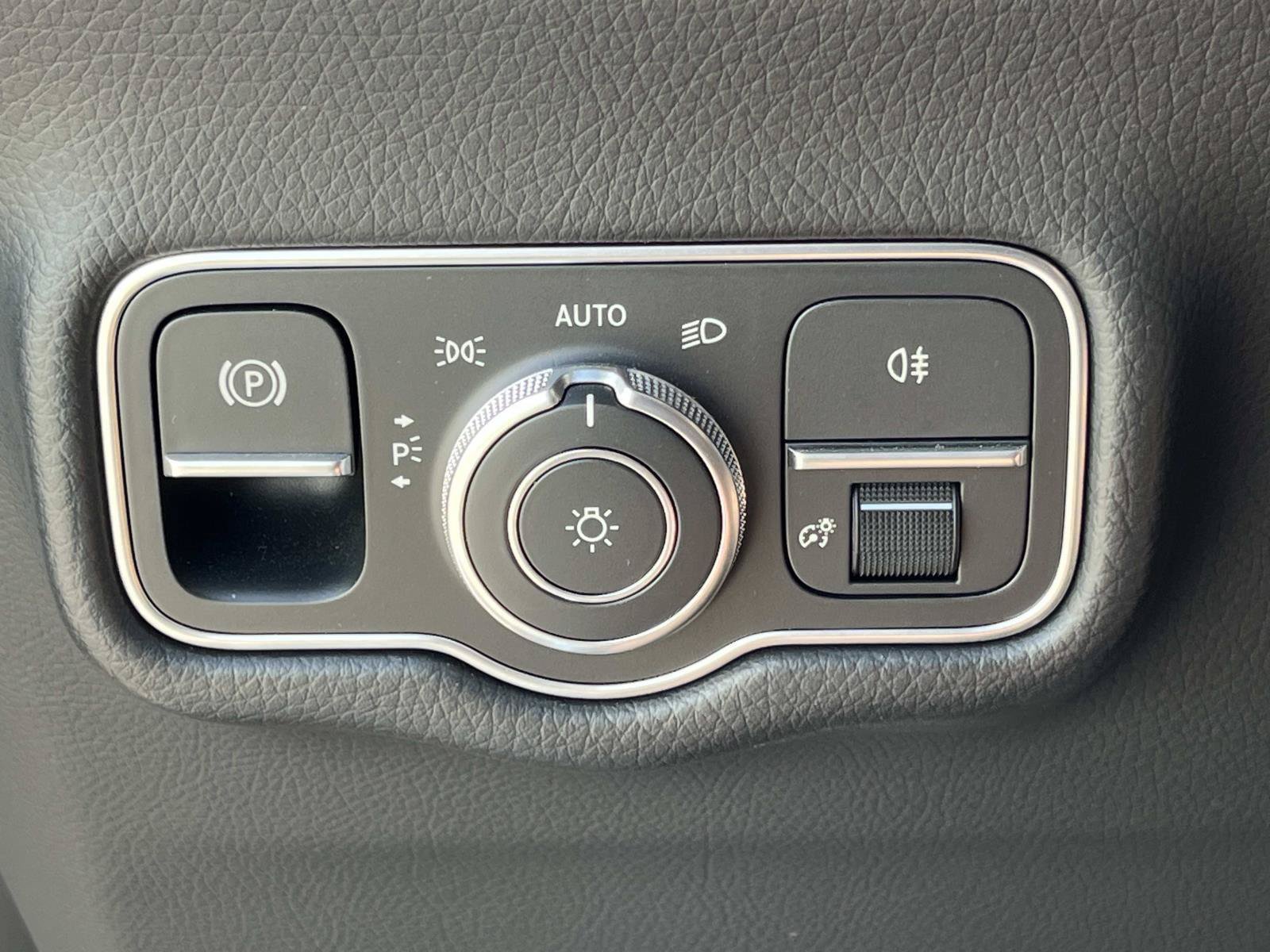 Certified 2025 Mercedes-Benz G 63 AMG 4MATIC image 39