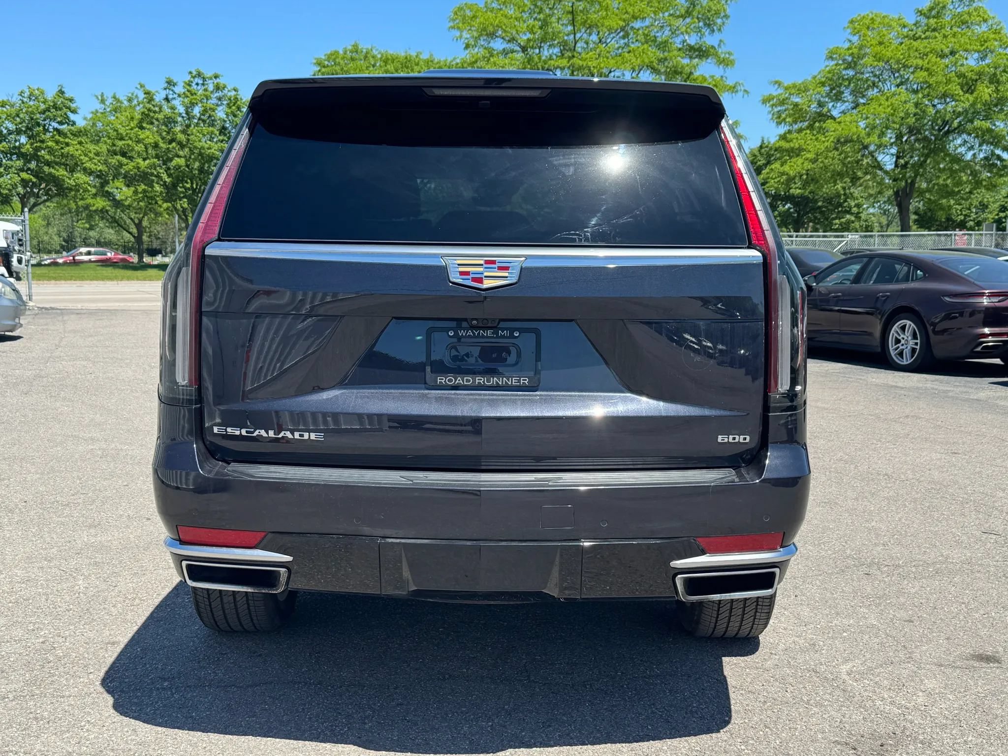 Used 2024 Cadillac Escalade Premium Luxury AWD/4WD image 4