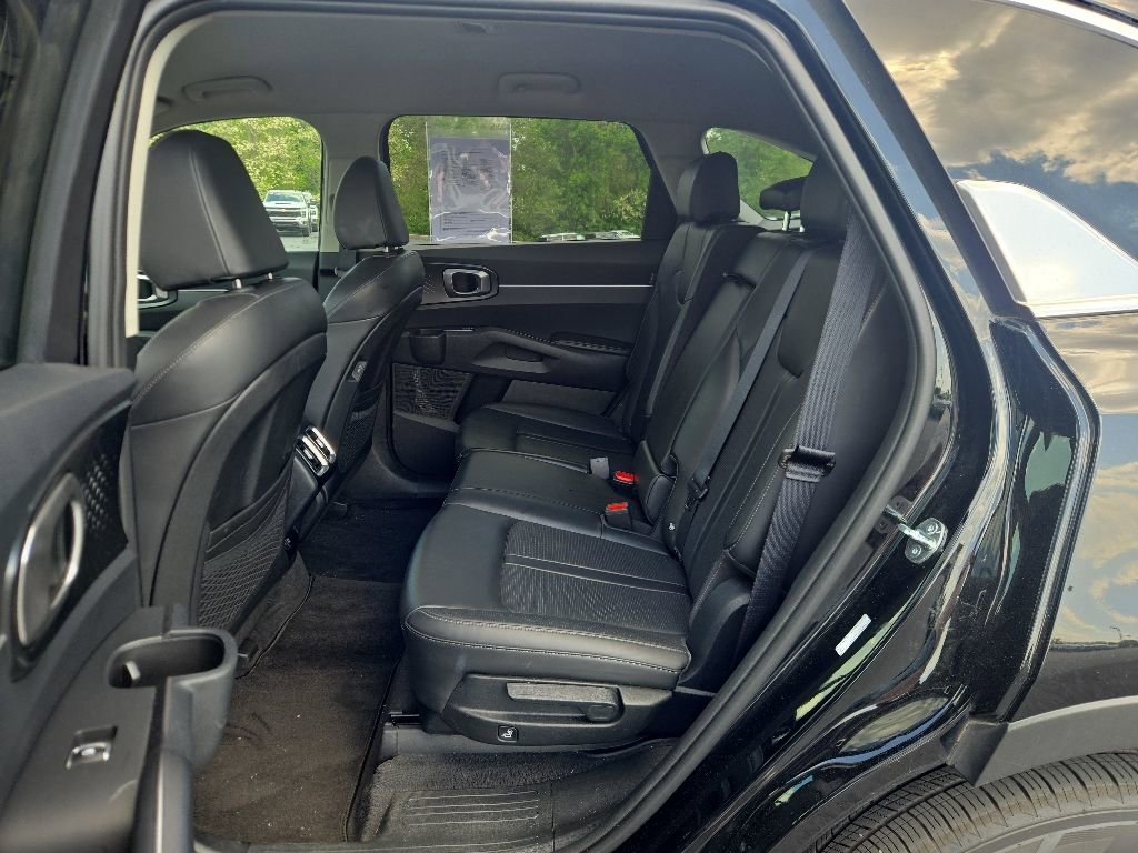 Used 2024 Kia Sorento S FWD image 9