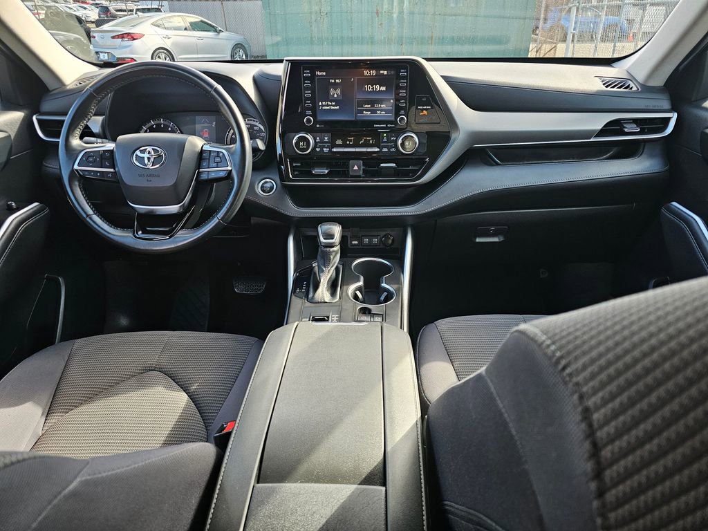 Used 2021 Toyota Highlander LE image 17