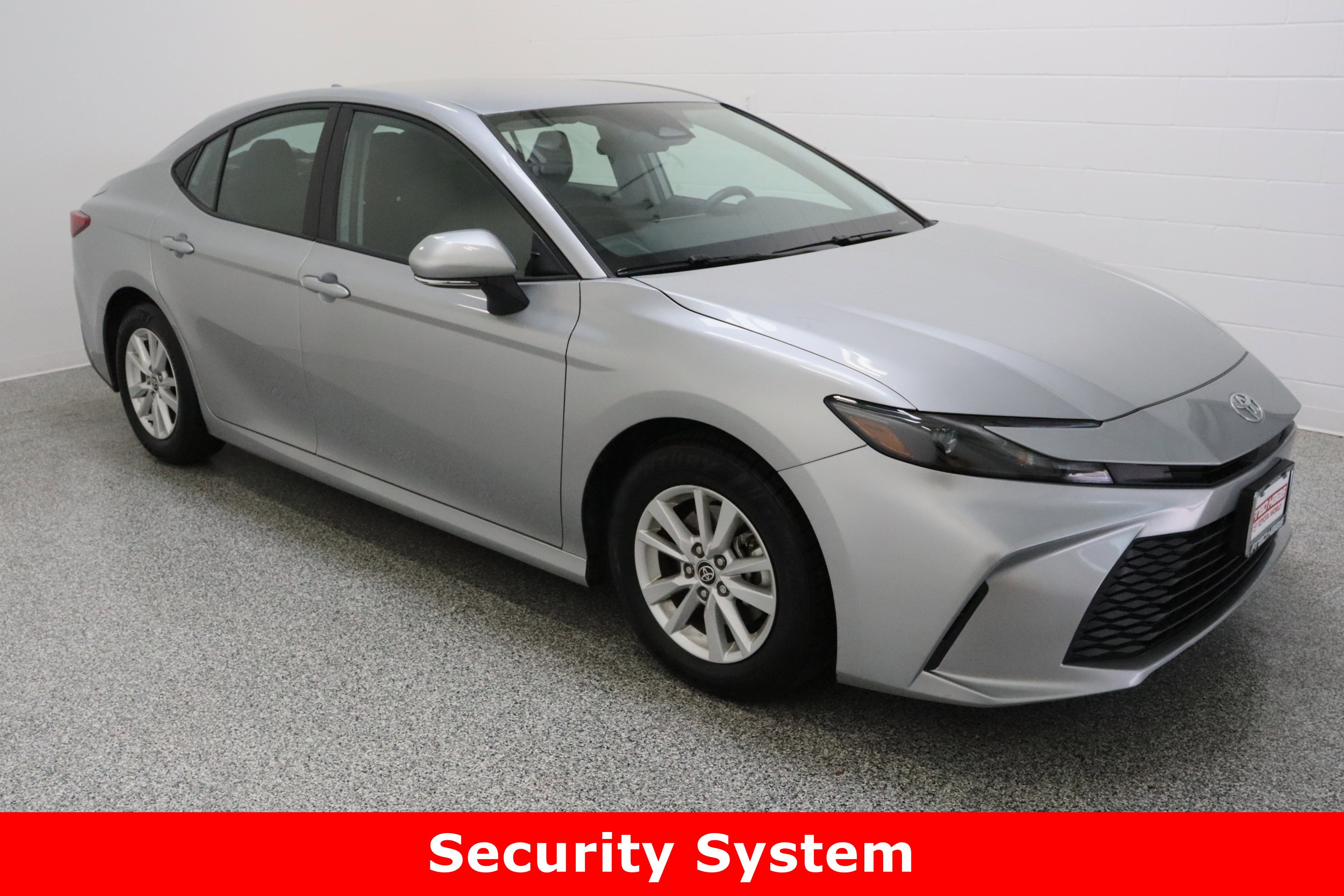 Used 2025 Toyota Camry LE FWD image 4
