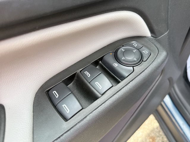 Used 2024 Chevrolet Equinox LS FWD image 13