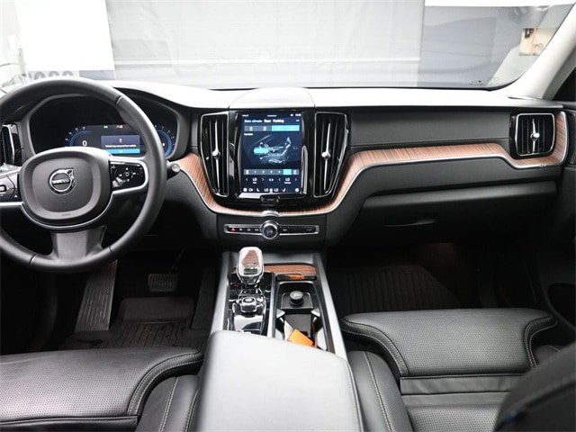 Certified 2023 Volvo XC60 B6 Ultimate w/ Protection Package Premier AWD/4WD image 9