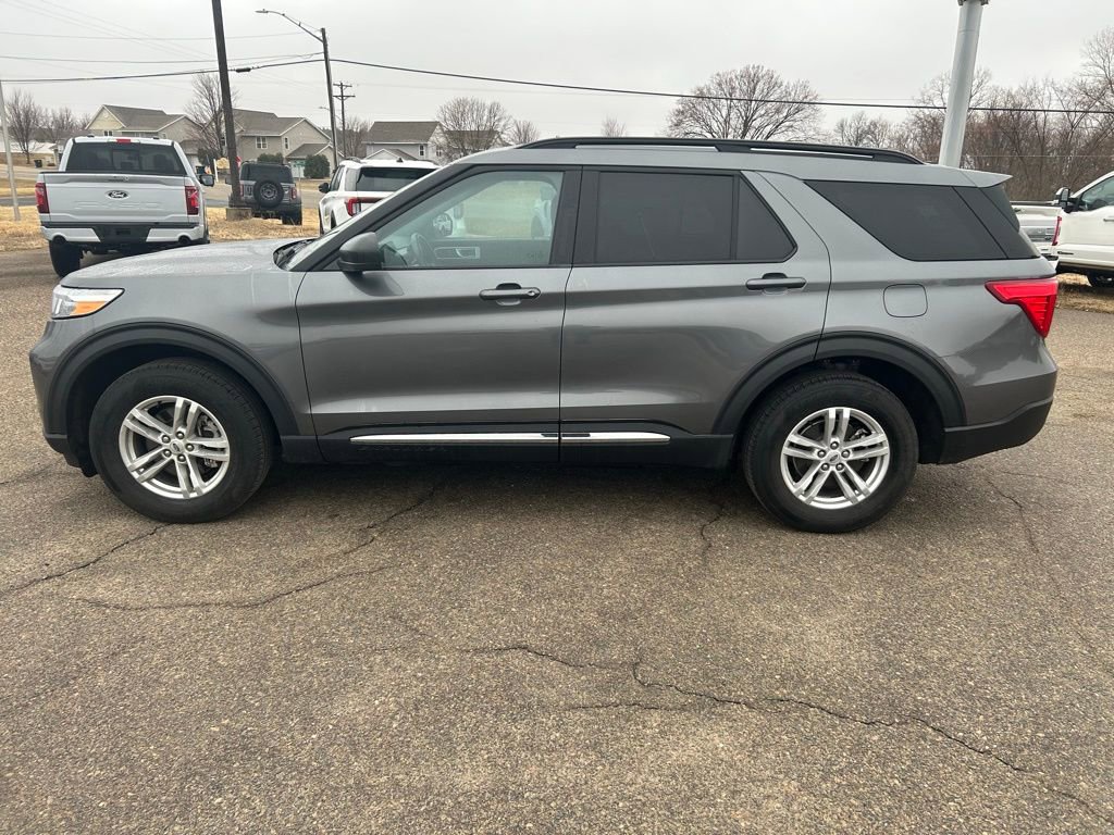 Used 2023 Ford Explorer XLT w/ Equipment Group 202A image 3