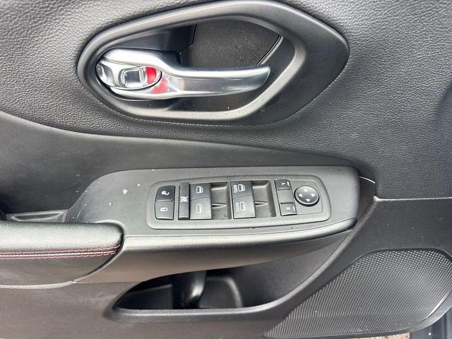 Used 2022 Jeep Cherokee Trailhawk image 13