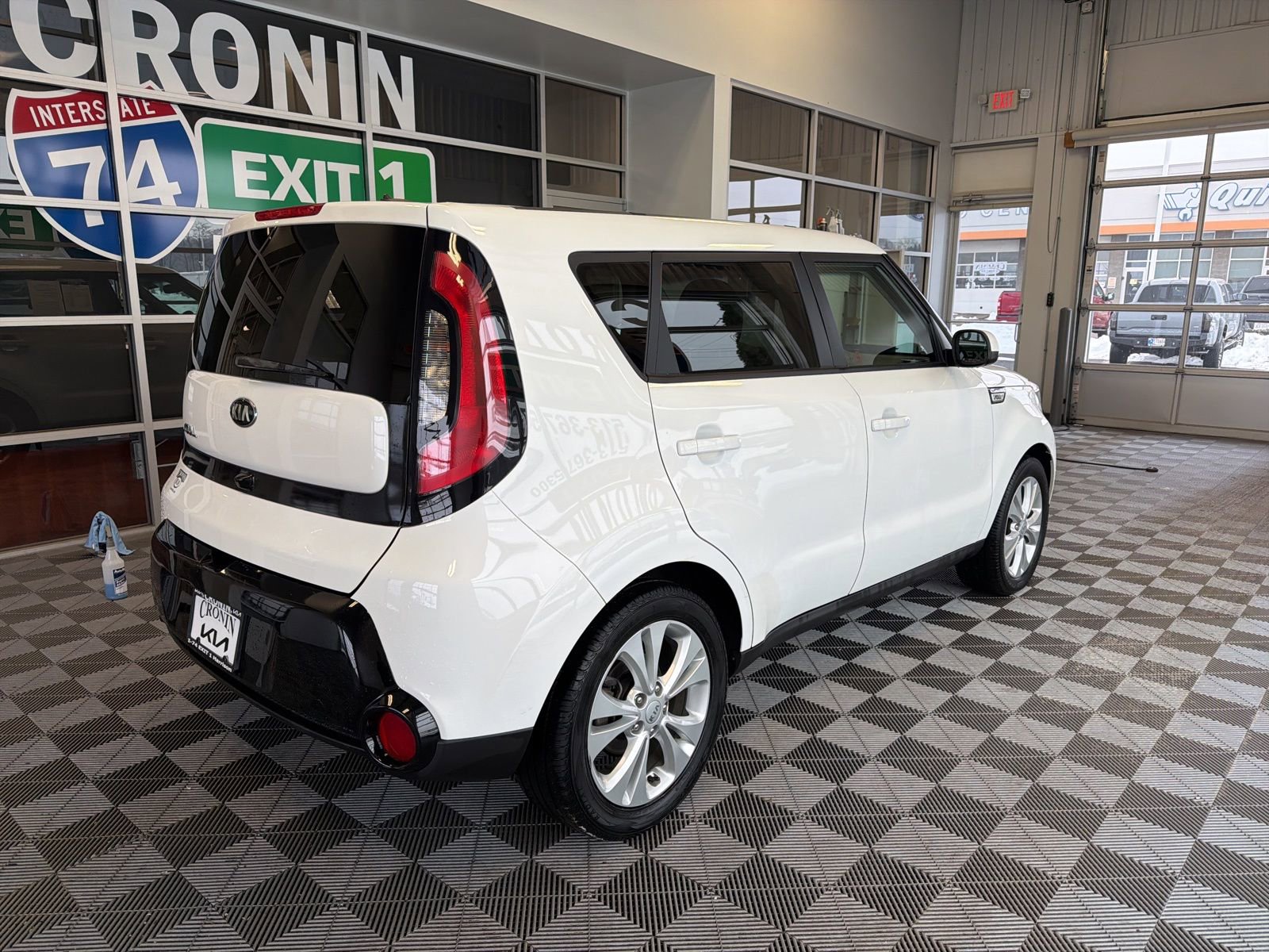 Used 2016 Kia Soul + image 6