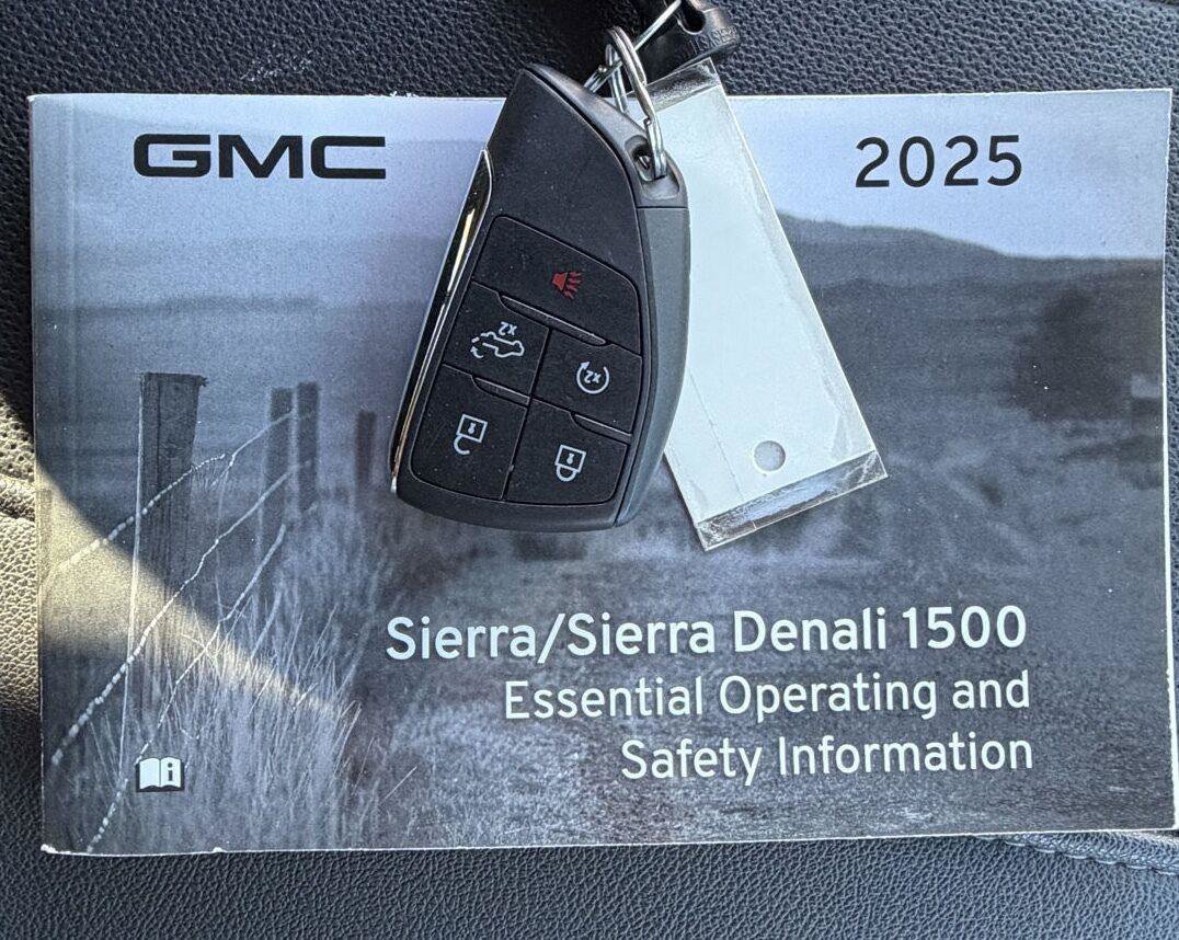 Used 2025 GMC Sierra 1500 SLT w/ SLT Premium Plus Package AWD/4WD image 28