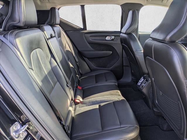 Used 2019 Volvo XC40 T4 Inscription image 21