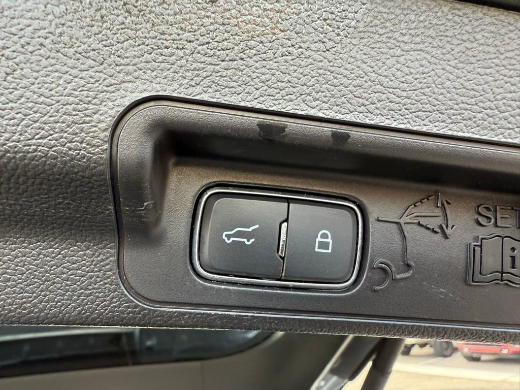 Used 2021 Ford Explorer Limited w/ Equipment Group 301A image 21