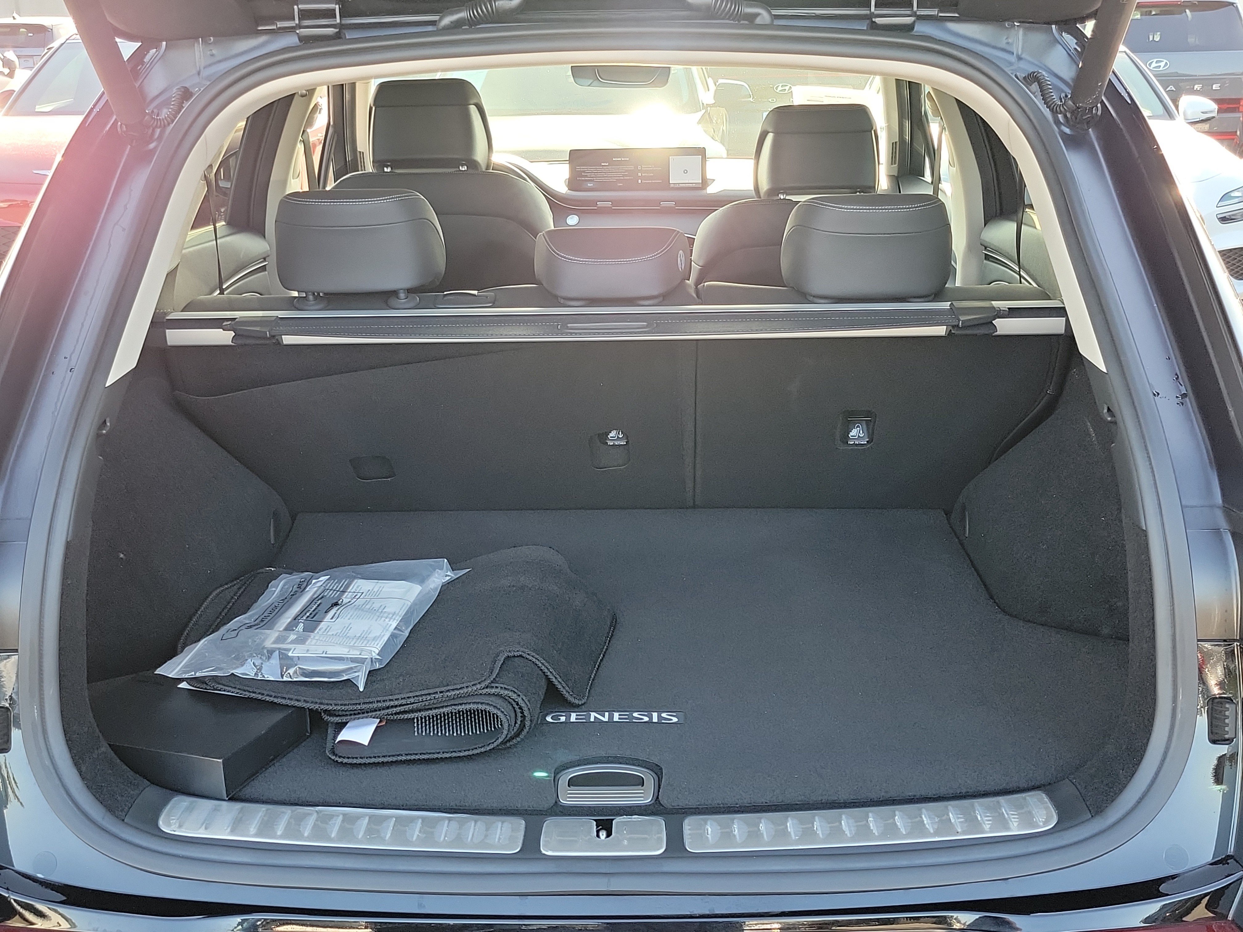 Certified 2024 Genesis GV70 2.5T w/ Cargo Package AWD/4WD image 17