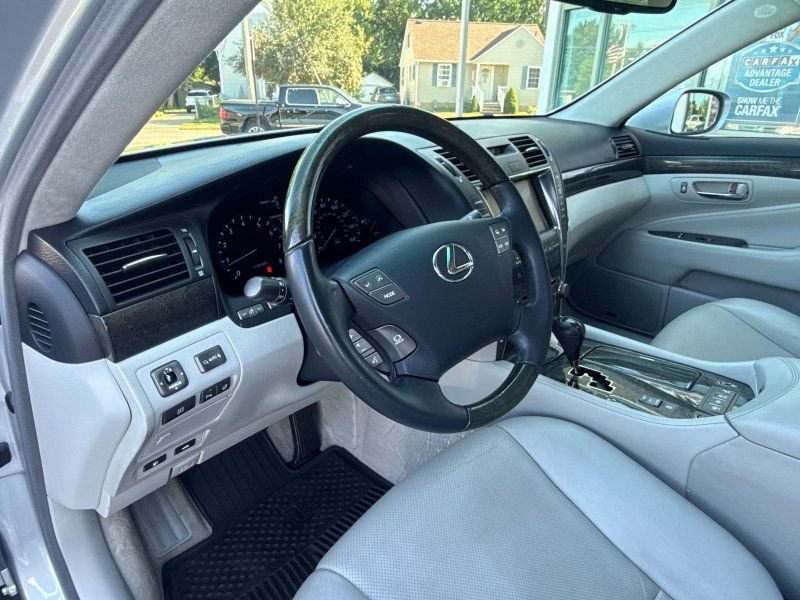 Used 2007 Lexus LS 460 L w/ Luxury Pkg RWD image 10