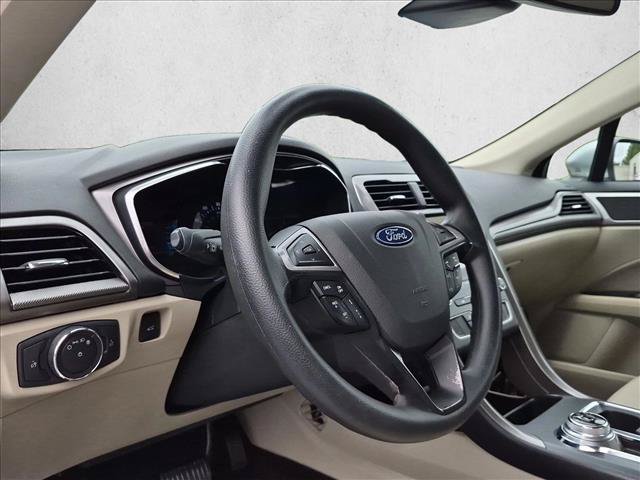 Used 2020 Ford Fusion SE FWD image 10