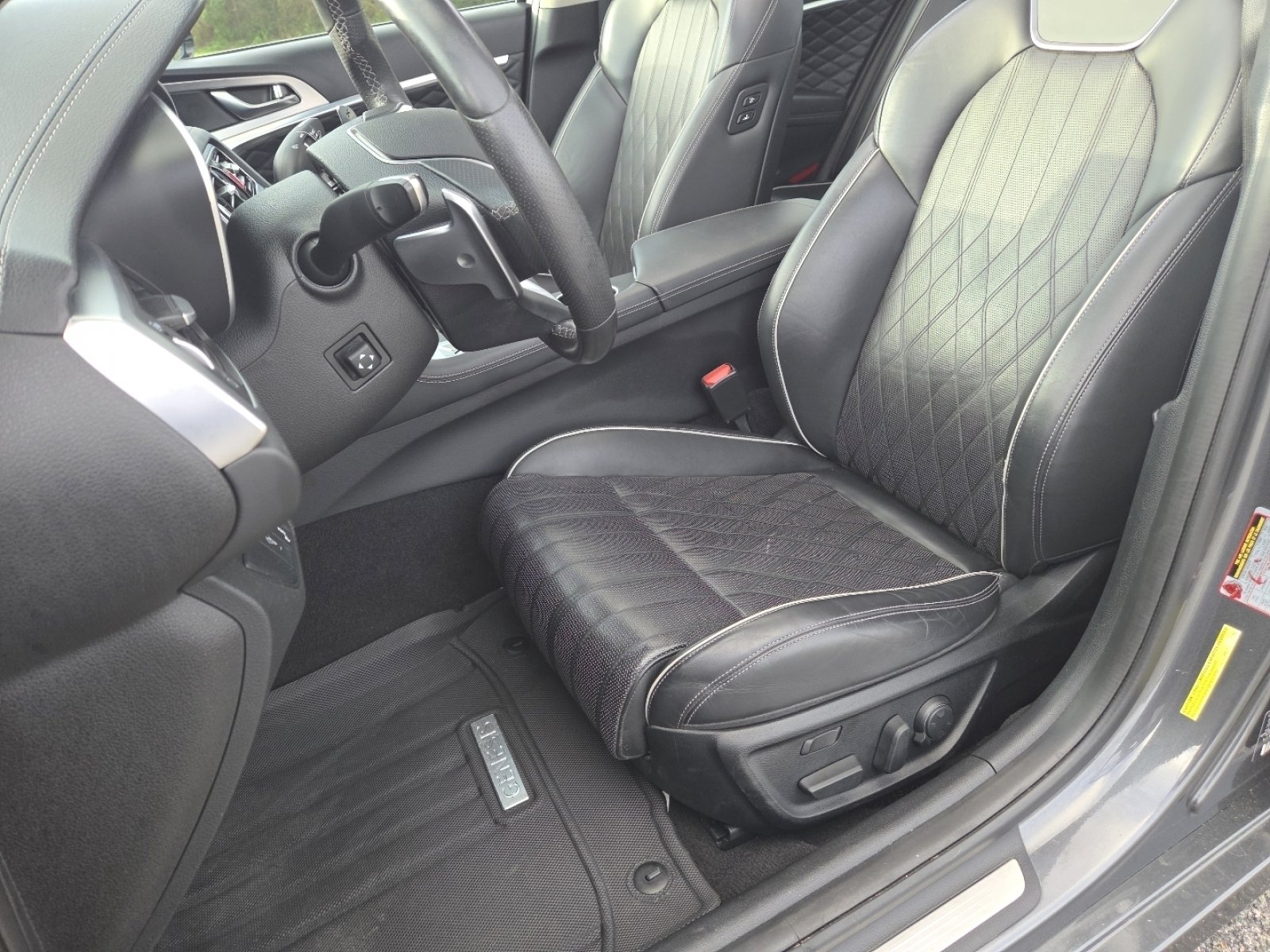 Used 2020 Genesis G70 3.3T w/ Prestige Package image 31