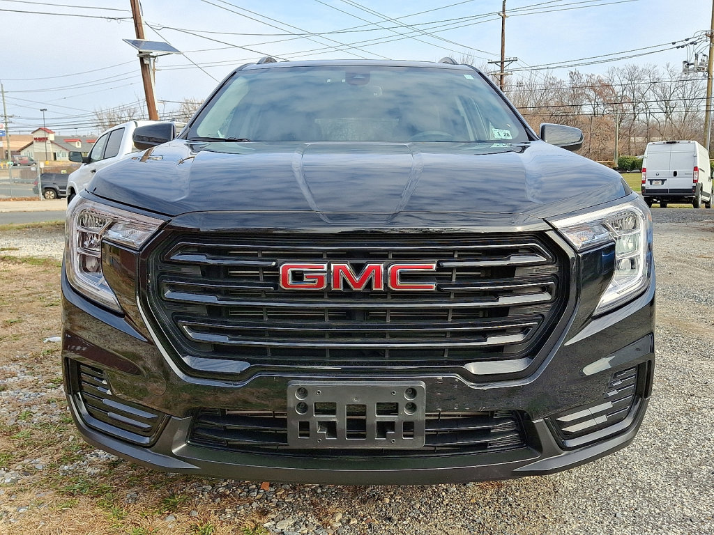 Used 2023 GMC Terrain SLE w/ Driver Convenience Package image 8