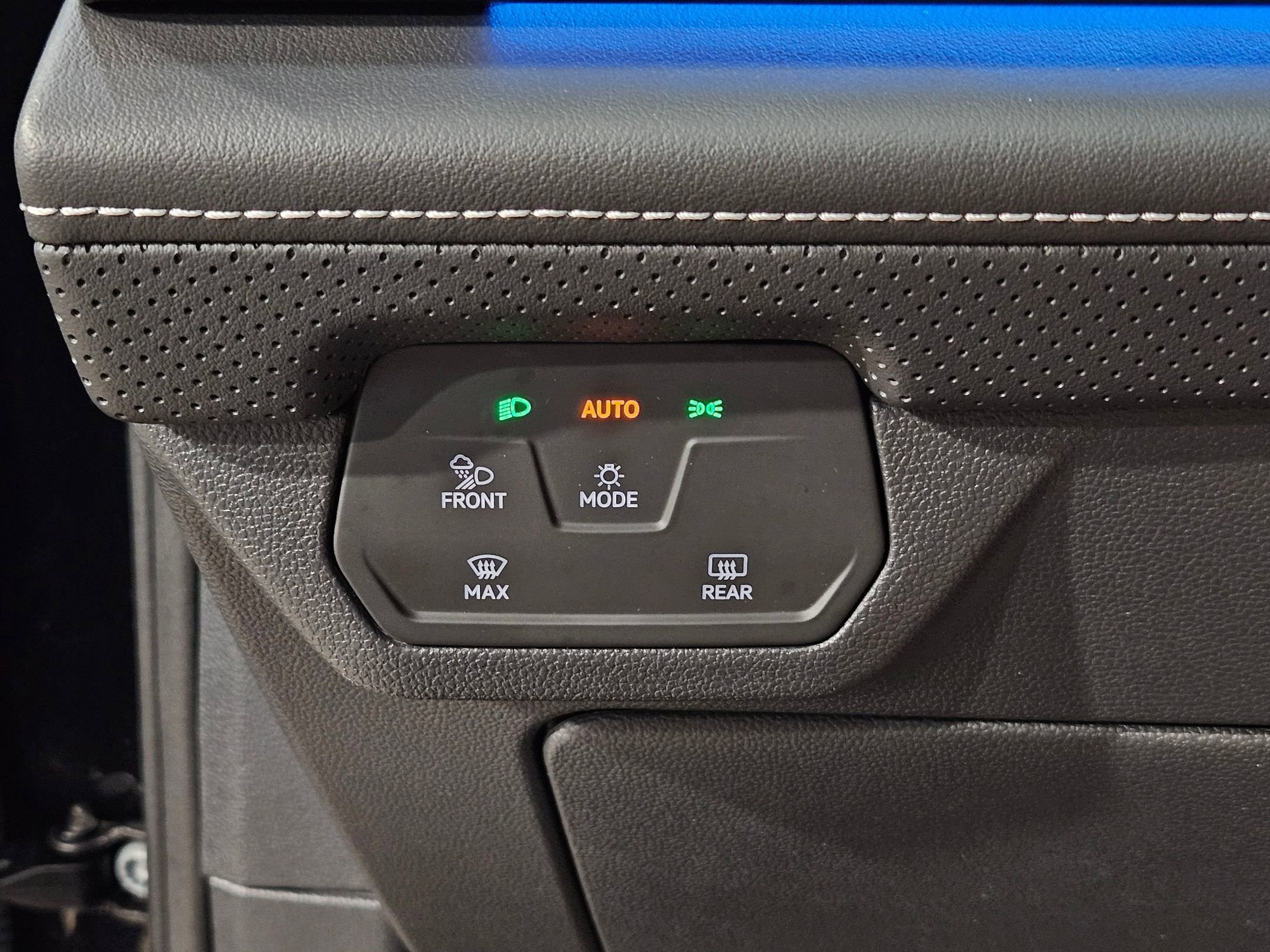 Used 2024 Volkswagen Atlas Cross Sport SEL R-Line image 26