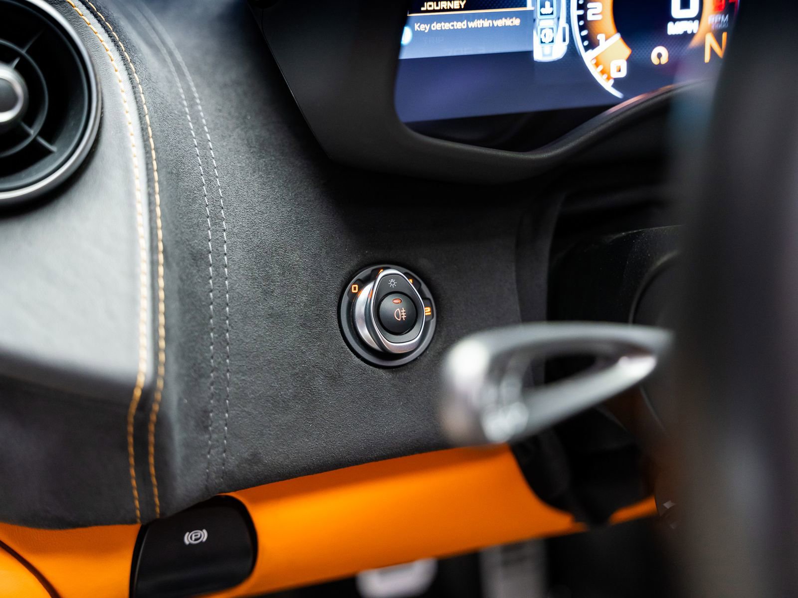 Used 2018 McLaren 570S Spider RWD image 57