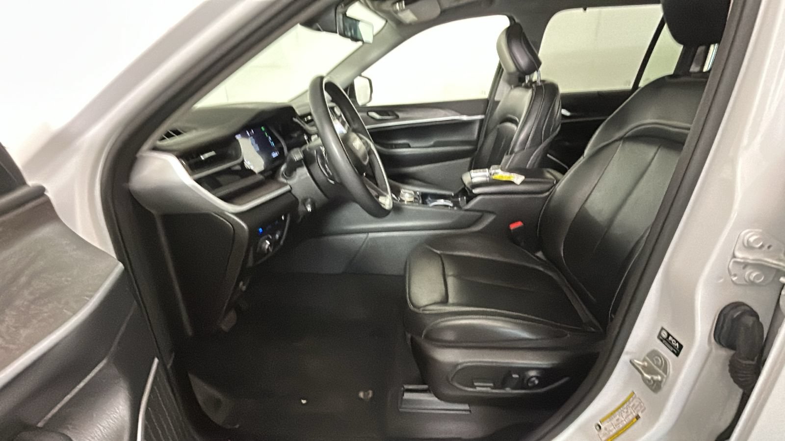 Used 2023 Jeep Grand Cherokee 4WD 4xe w/ Luxury Tech Group II image 13