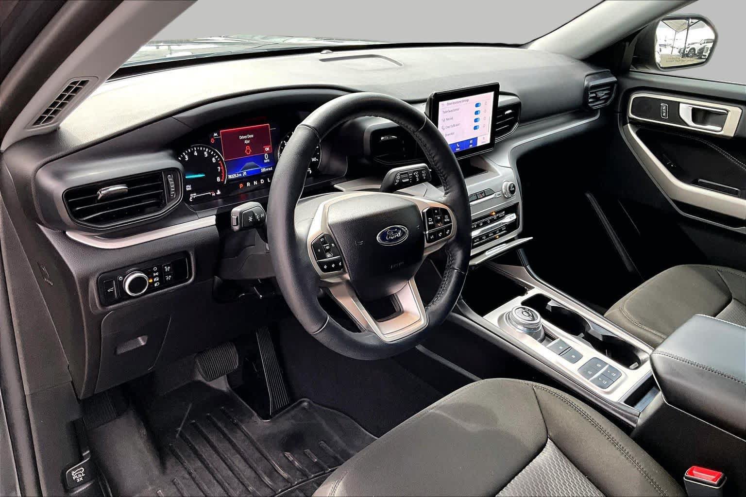 Used 2023 Ford Explorer XLT RWD image 16