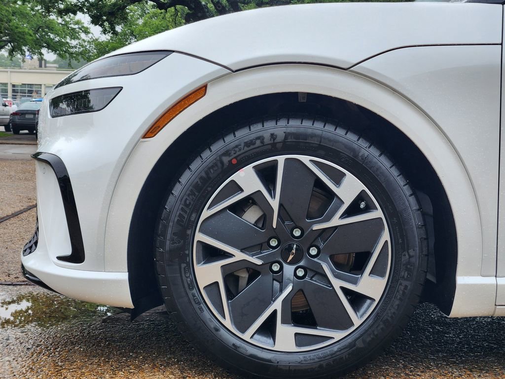 New 2026 Genesis GV60 RWD image 7