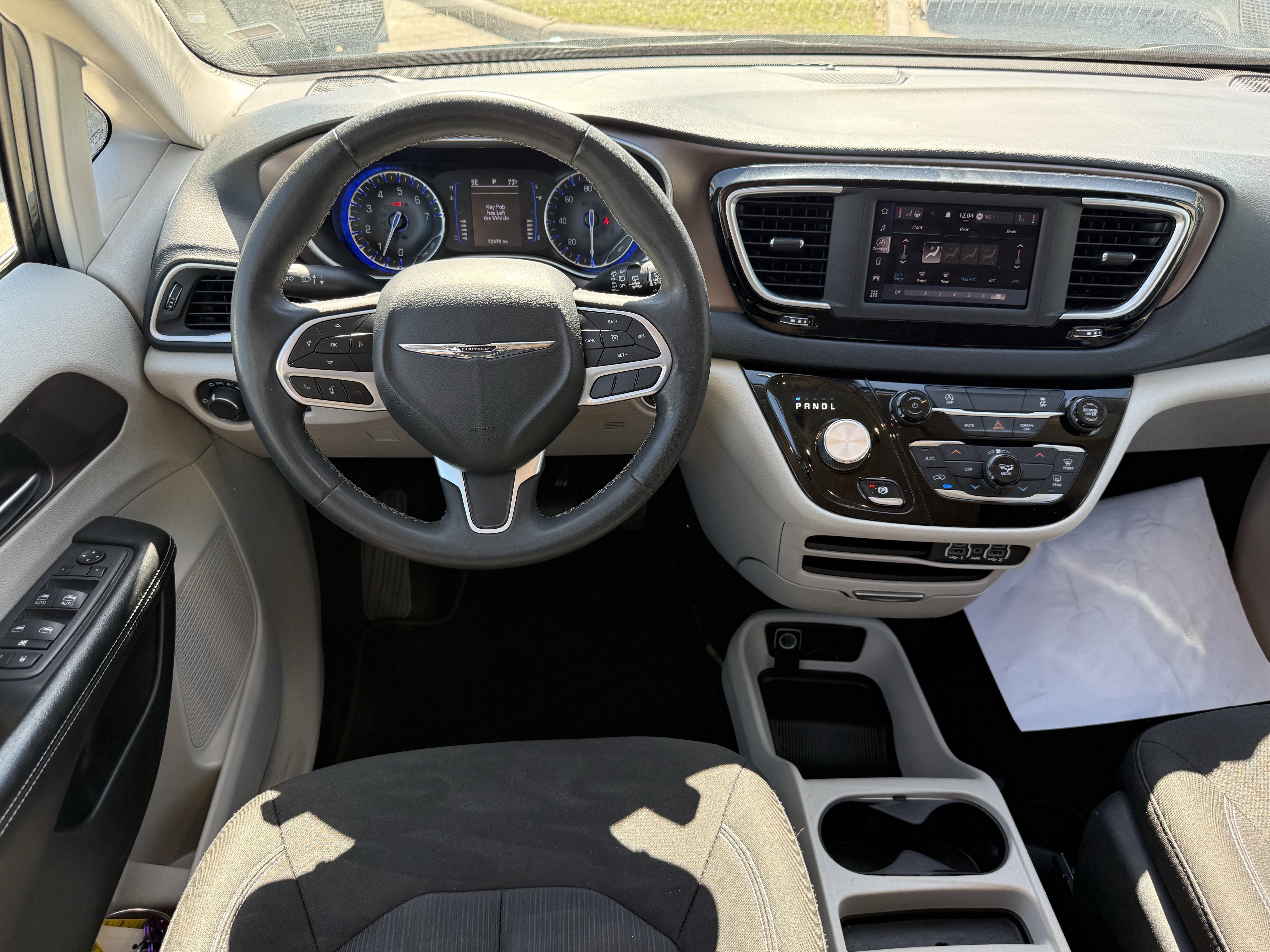 Used 2022 Chrysler Voyager LX image 14