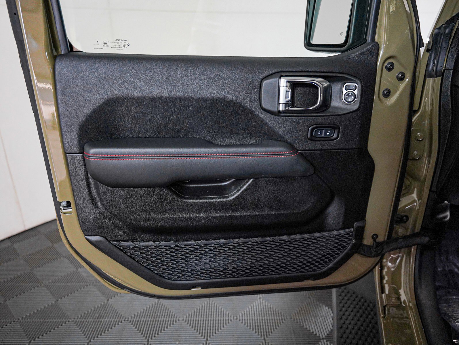 Used 2025 Jeep Wrangler Unlimited Rubicon image 19