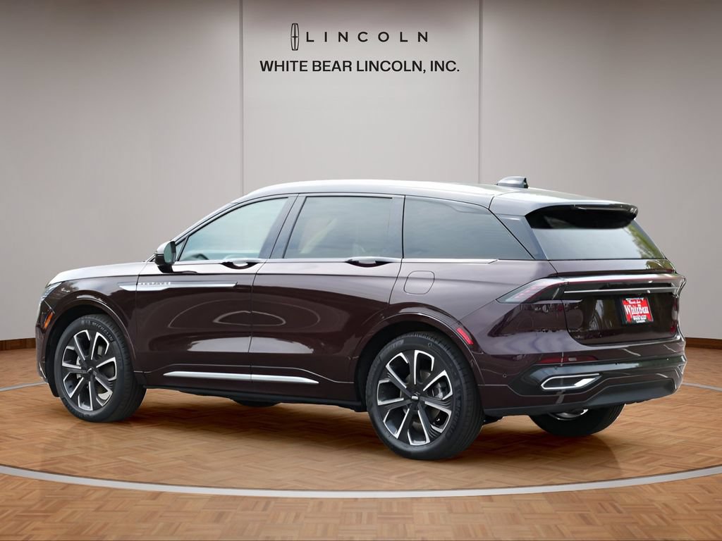 Used 2024 Lincoln Nautilus Reserve w/ Equipment Group 202A AWD/4WD image 7