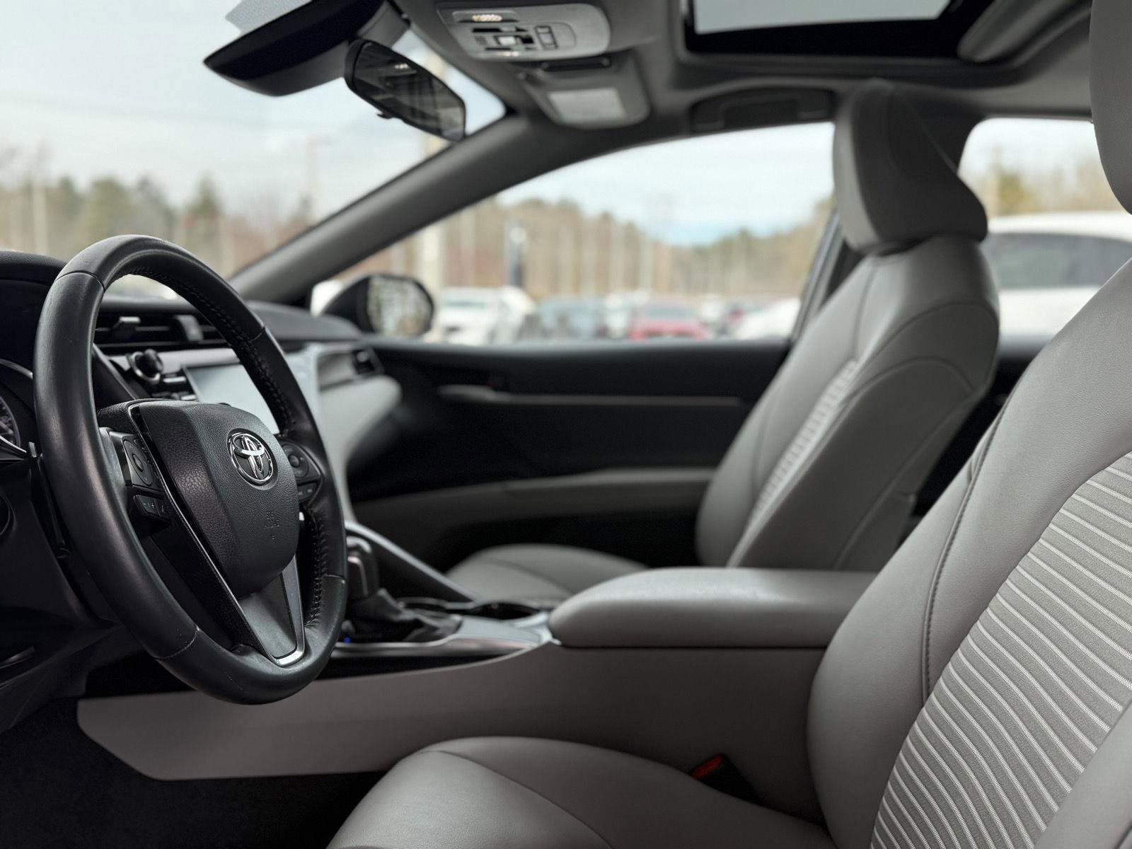 Used 2020 Toyota Camry SE image 12