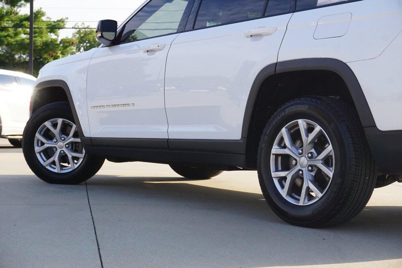 Used 2023 Jeep Grand Cherokee L Limited w/ Luxury Tech Group II AWD/4WD image 14
