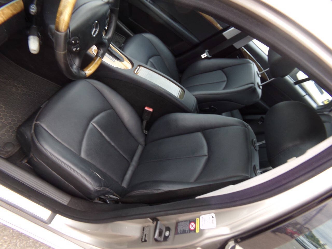 Used 2008 Mercedes-Benz E 350 4MATIC Sedan image 11