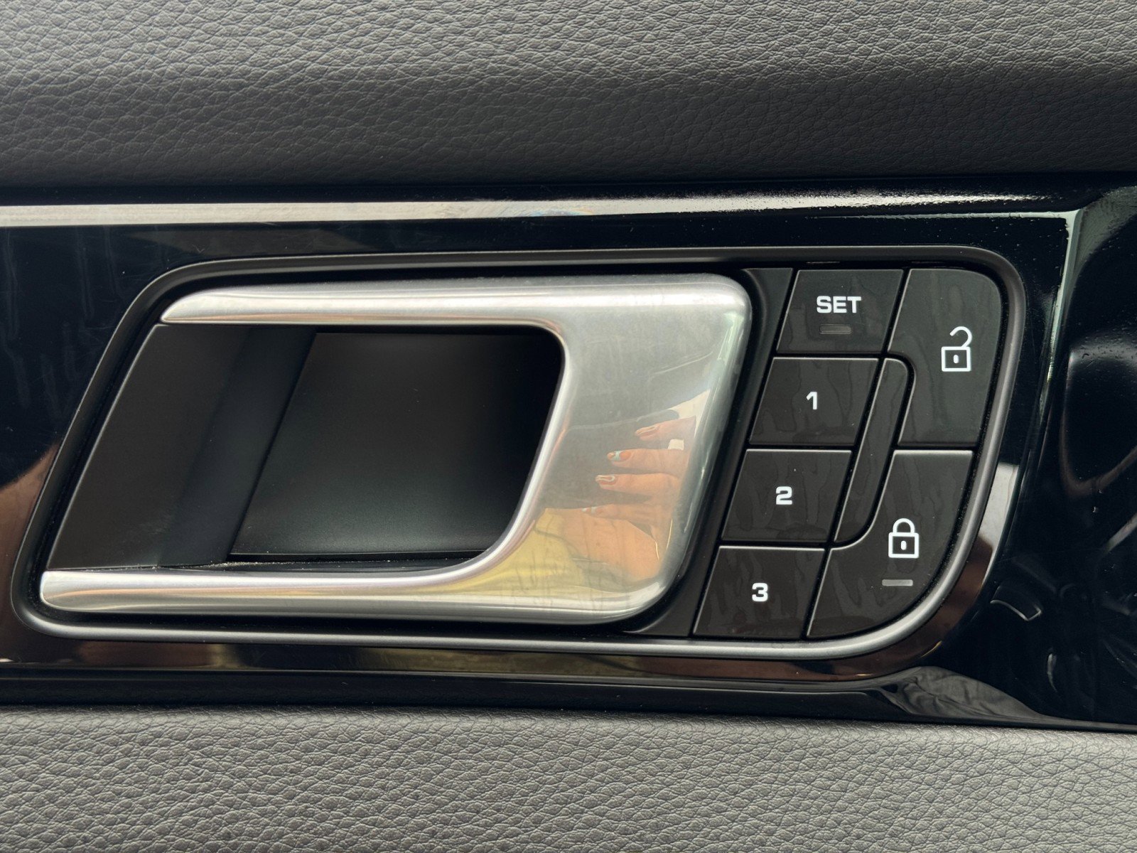 Used 2022 Porsche Panamera 4 AWD/4WD image 19