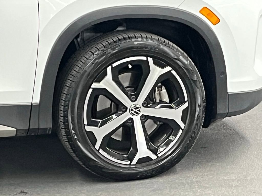 New 2025 Volkswagen Tiguan SE image 42