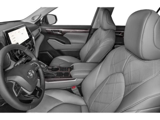 New 2026 Toyota Highlander Platinum image 9