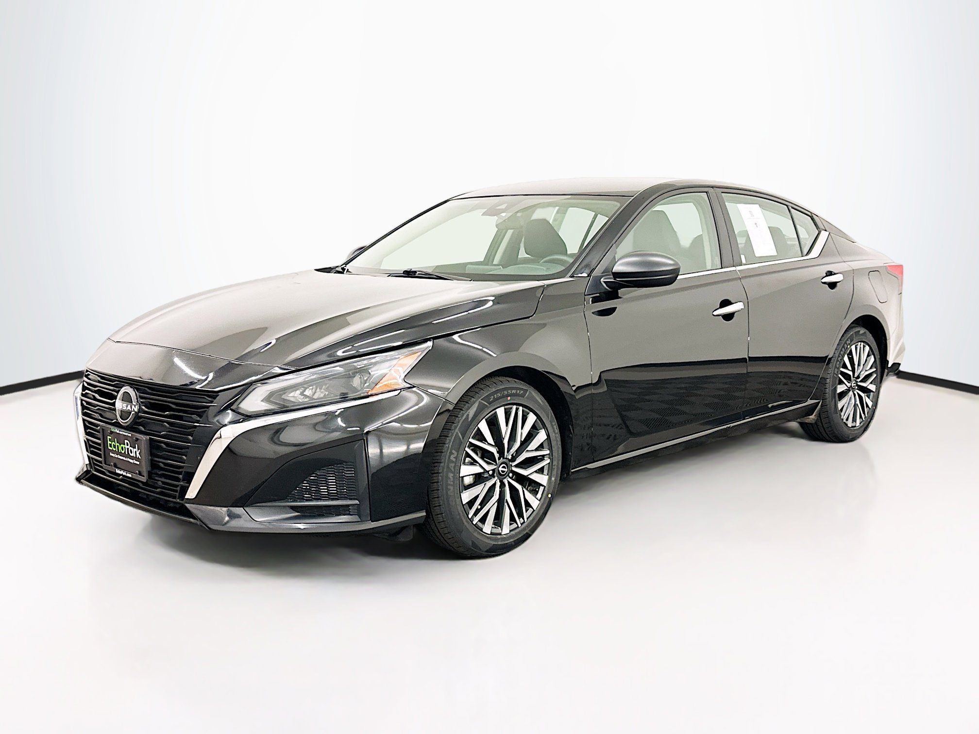 Used 2024 Nissan Altima 2.5 SV image 3
