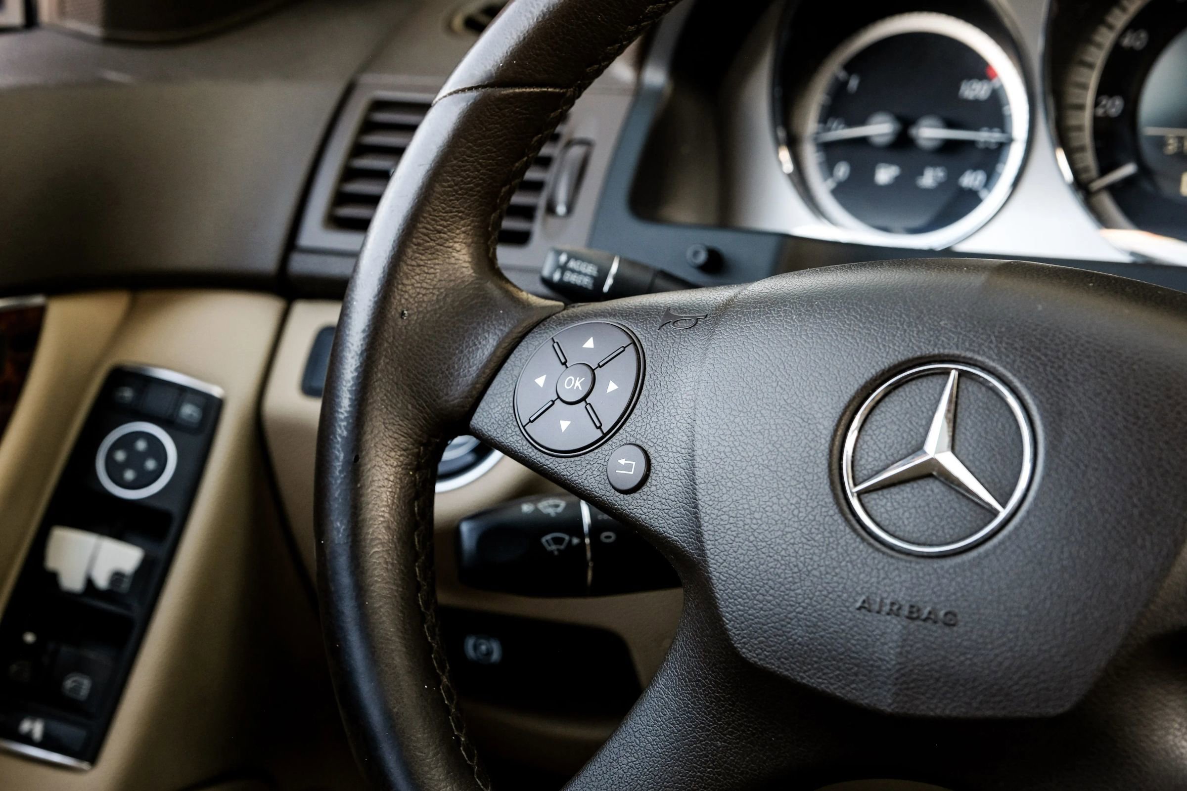 Used 2011 Mercedes-Benz C 300 C 300 Luxury Sedan 4D w/ Premium 1 Pkg image 21