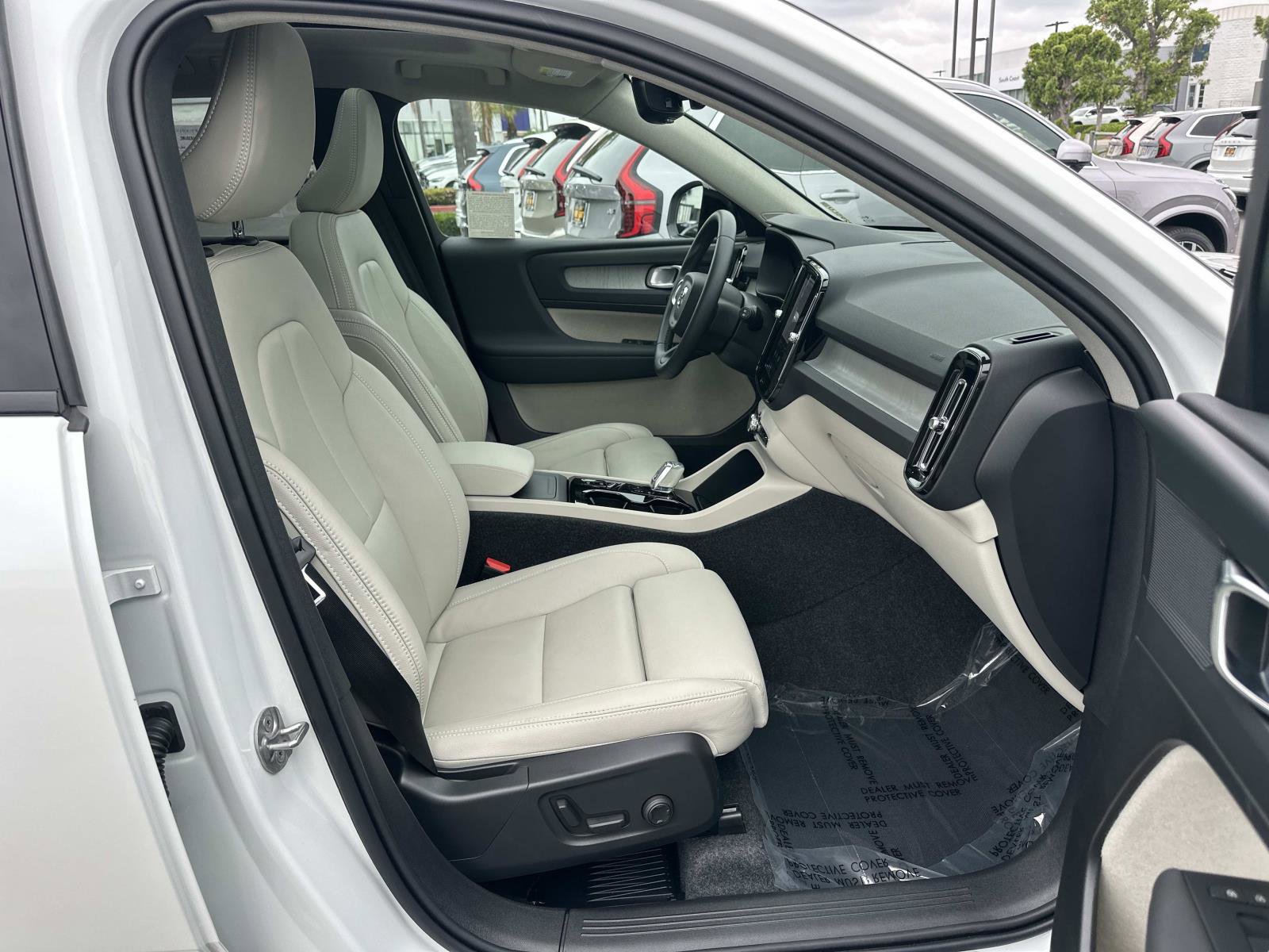 Certified 2026 Volvo XC40 B5 Plus w/ Protection Package Premier image 26