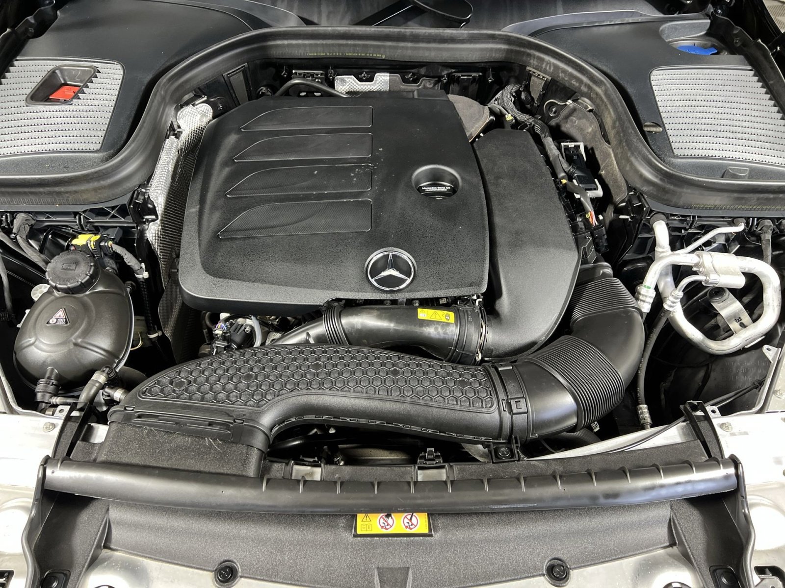 Used 2022 Mercedes-Benz GLC 300 4MATIC image 25