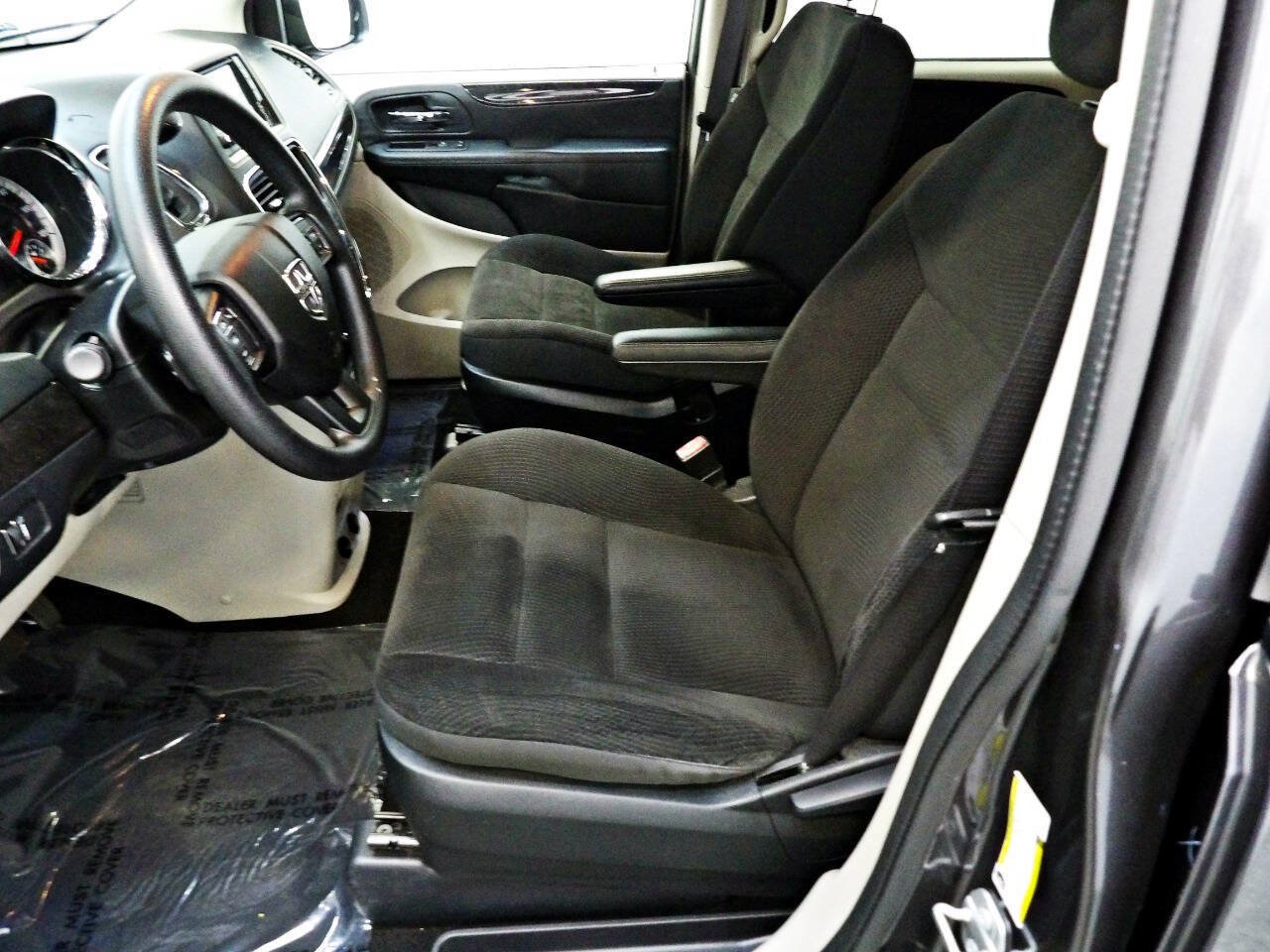 Used 2018 Dodge Grand Caravan SE w/ UConnect Hands-Free Group FWD image 8