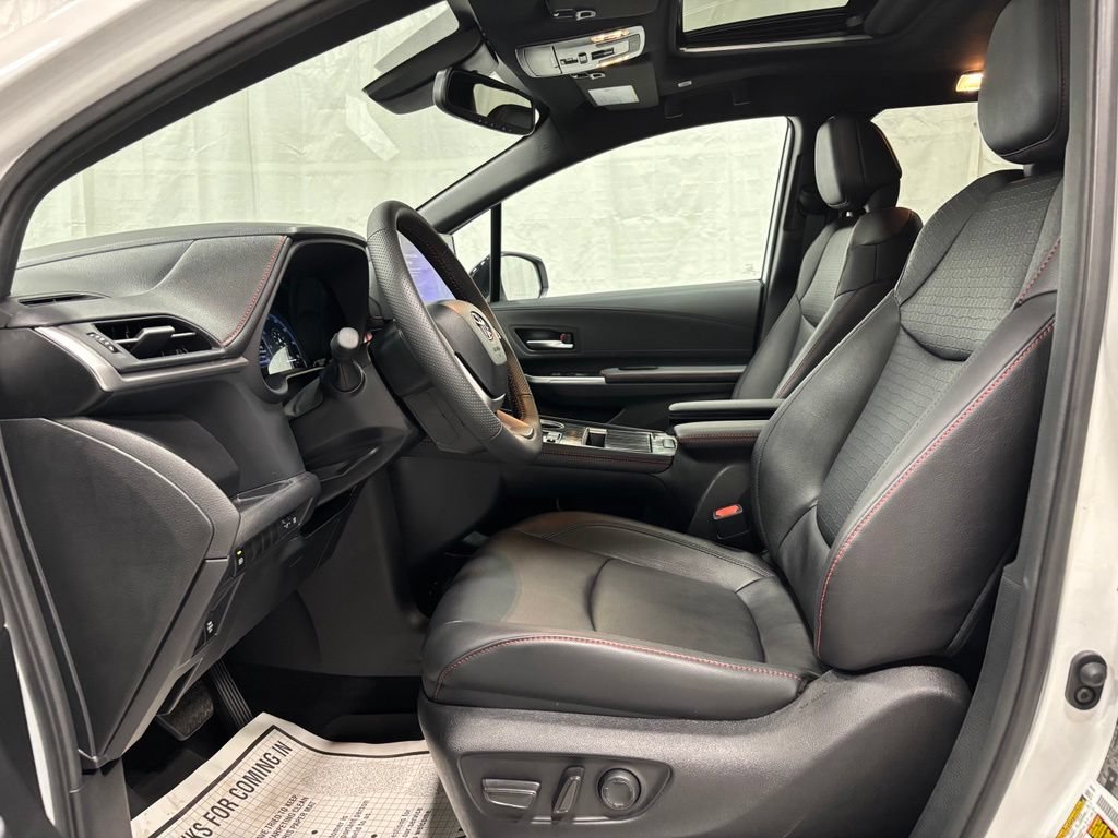 Used 2025 Toyota Sienna XSE FWD image 14
